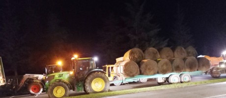 Blocage de la RN124 au rond-point de Saint-Cricq en direction de Toulouse par "un mur des cons"