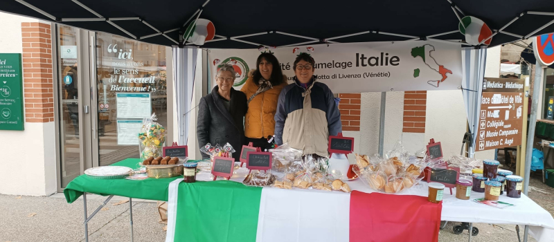 Comité de Jumelage sur le marché de l'Isle Jourdain