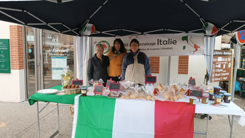 Comité de Jumelage sur le marché de l'Isle Jourdain