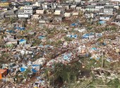 1723083-cette-photographie-aerienne-prise-par-la-securite-civile-francaise-le-15-decembre-2024-montre-des-habitations-detruites-a-combani-sur-le-territoire-francais-de-mayotte-dans-l-ocean-i.jpg