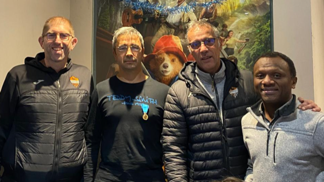 Sami et les deux coprésidents de l'UAV et Abdou Anli du Service Départemental à la Jeunesse, à l'Engagement et aux Sports.PNG