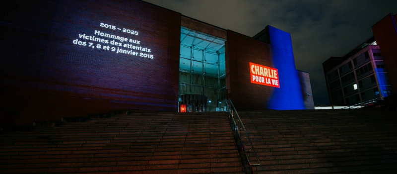 10 ans après, la Régionrassembleun millier de personnespour rendre hommage aux victimes des attentats de janvier 2015etfaire vivre l’esprit Charlie