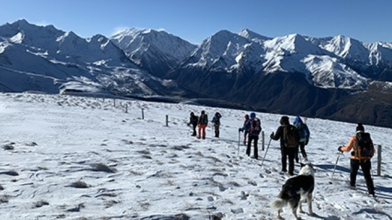 Dans la neige, sous le soleil
