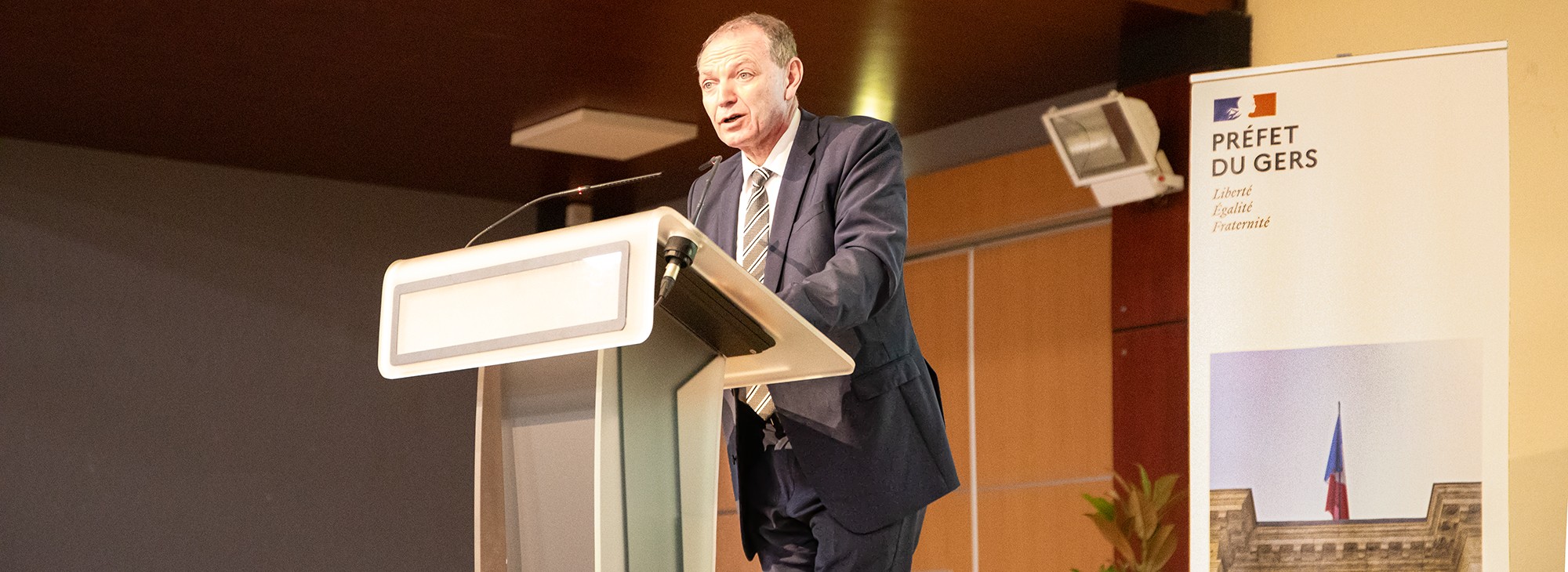 0 Le préfet Alain Castanier 1bis 100125.jpg