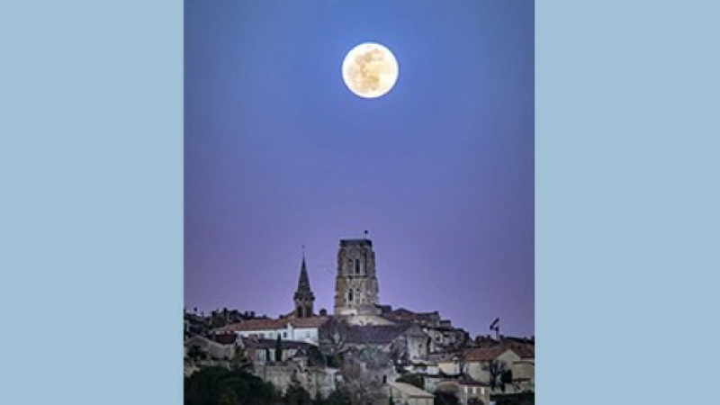 Avez vous remarqué  la  "Lune du Loup"