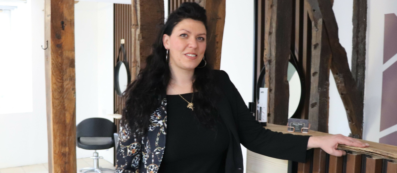 Sophie Deloly ouvre son salon de coiffure