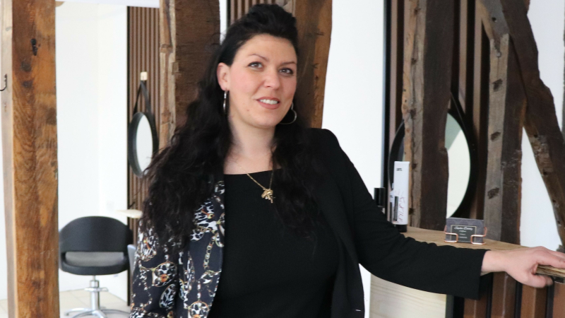 Sophie Deloly ouvre son salon de coiffure