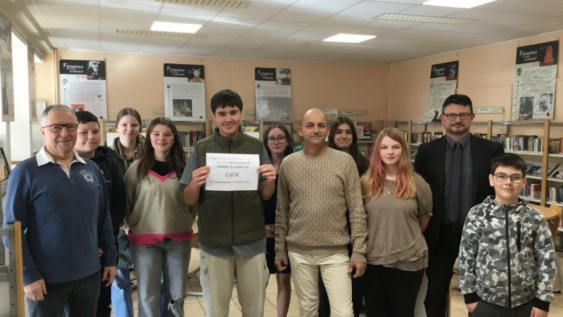 Remise de chèque des collégiens de Gabriel Séailles à l'association CODEGAZ