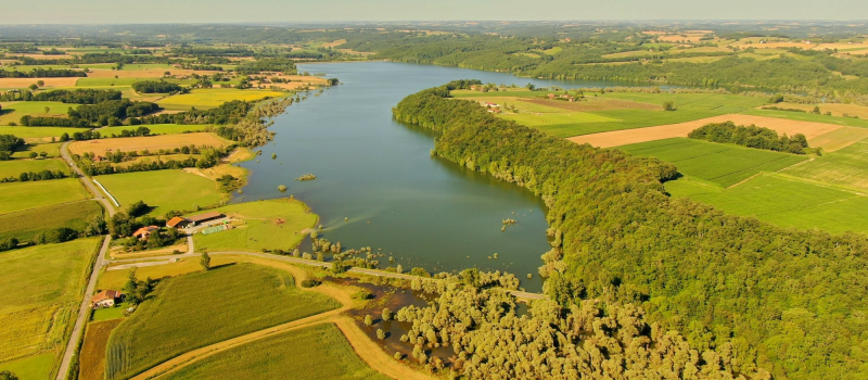 Photovoltaïque : pas sur les lacs du Département