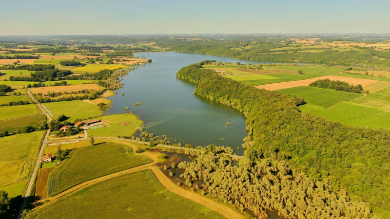 Photovoltaïque : pas sur les lacs du Département