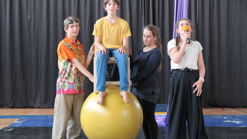Stage cirque et théâtre : une activité originale à faire pour les vacances