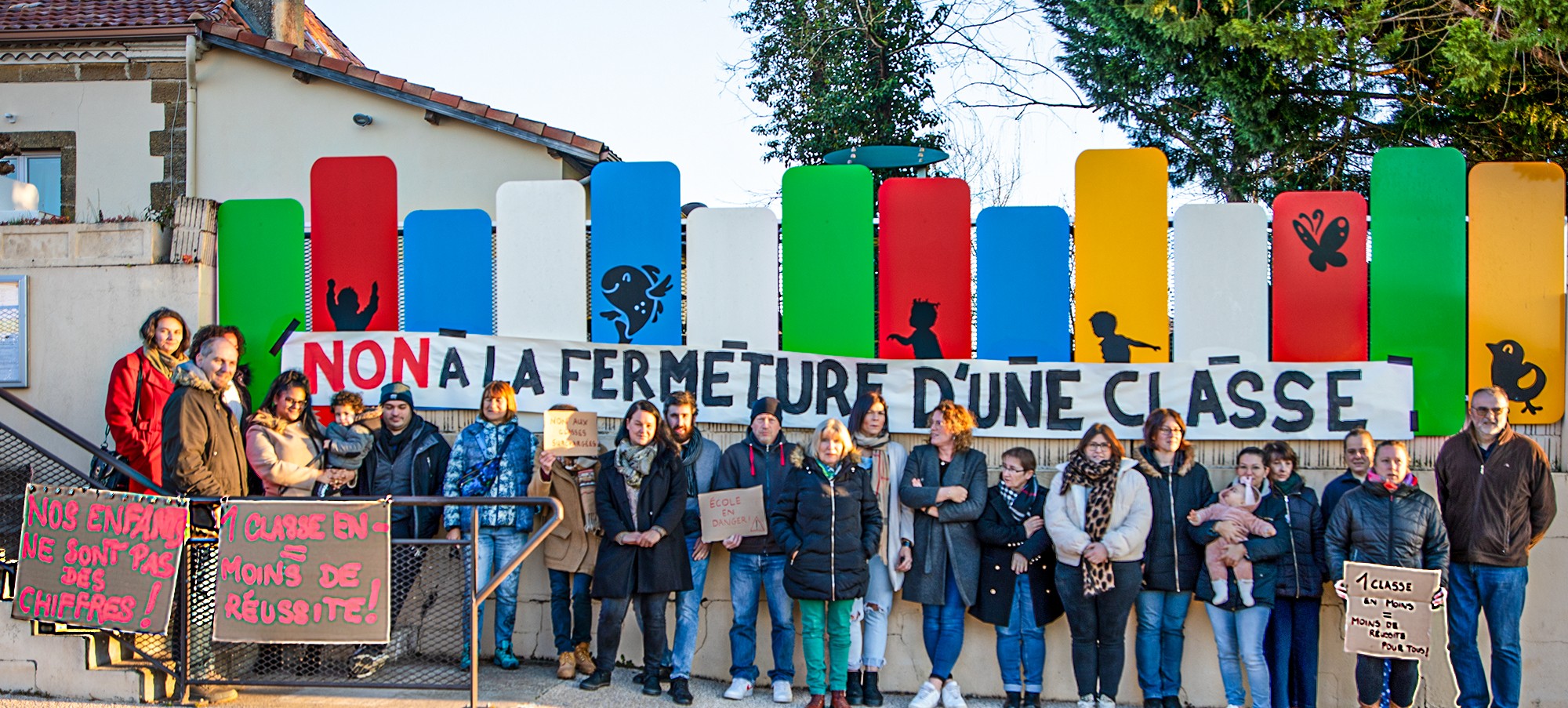 0 Manif des parents d'élèves au Houga 1bis 060225.jpg