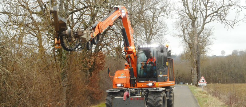 Travaux de taille de lisières en bordure de la RD1021 : une opération essentielle pour la sécurité et l’environnement