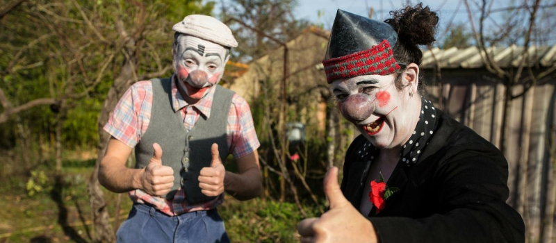 Les clowns Bibeu et Humphrey de L’Attraction Céleste s’invitent à la Poutgerie !