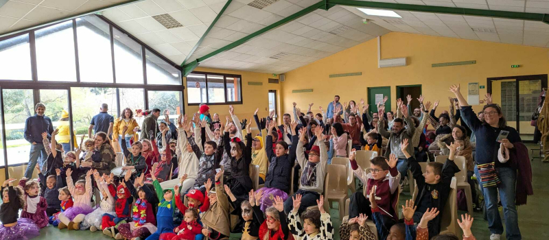 Le Carnaval de l'école venté mais bien suivi dans une ambiance festive