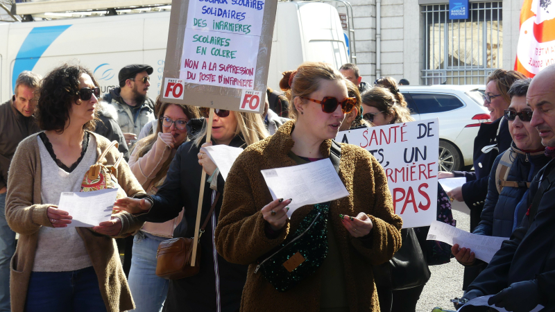 Une manifestation contre les fermetures de classes