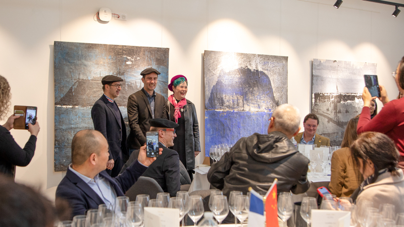 Faîte rouge 2023 et Faîte blanc 2024: assemblage à la Galerie Bleue-Plaimont