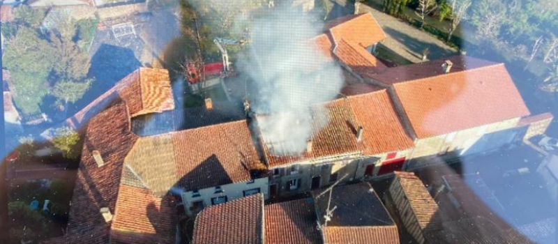 Un incendie d'une maison dans le centre ville