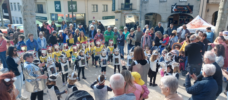 Les petits de la maternelle font sensation sur le marché de Vic-Fezensac !