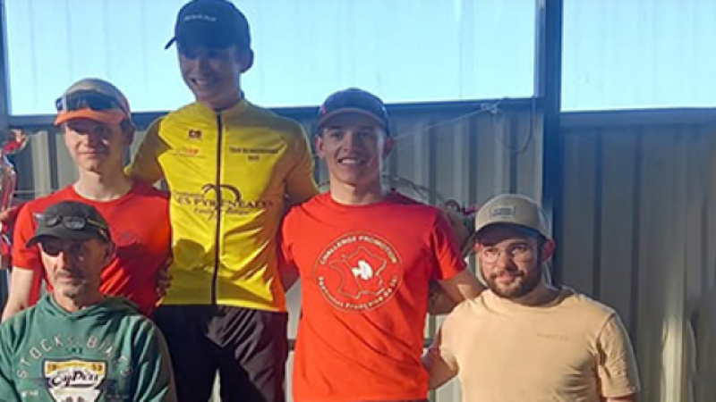 le Cyclo Club Triais, sur la plus haute marche du Tour du Madiran