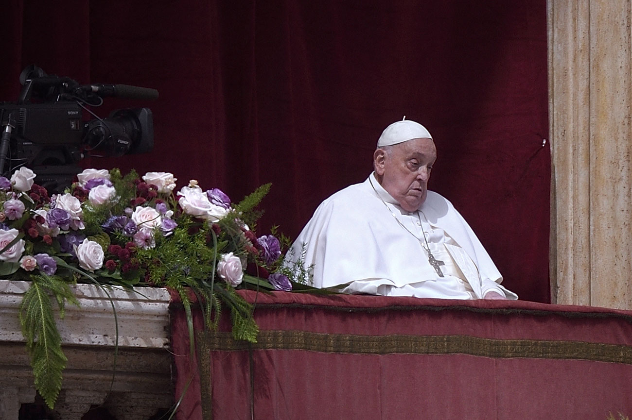 derniere-apparition-pape-francois-paques-loggia.jpg