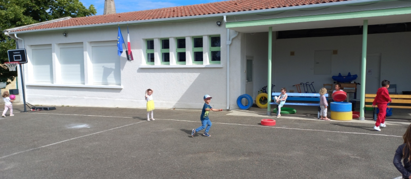 Une belle initiative locale : les repas intergénérationnels à la cantine scolaire