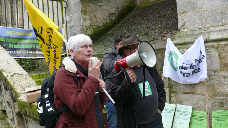 Un collectif de 28 associations manifeste contre le déferlement du voltaïque et de la méthanisation