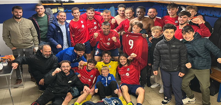 FCM  26 avr 25 à Mirande victoire 4 à 2 face à Monferran Savès 2 le vestiaire est soulagé (002).jpg