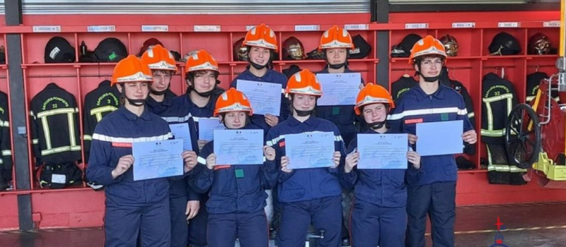 Neuf Jeunes Sapeurs Pompiers fraîchement diplômés !