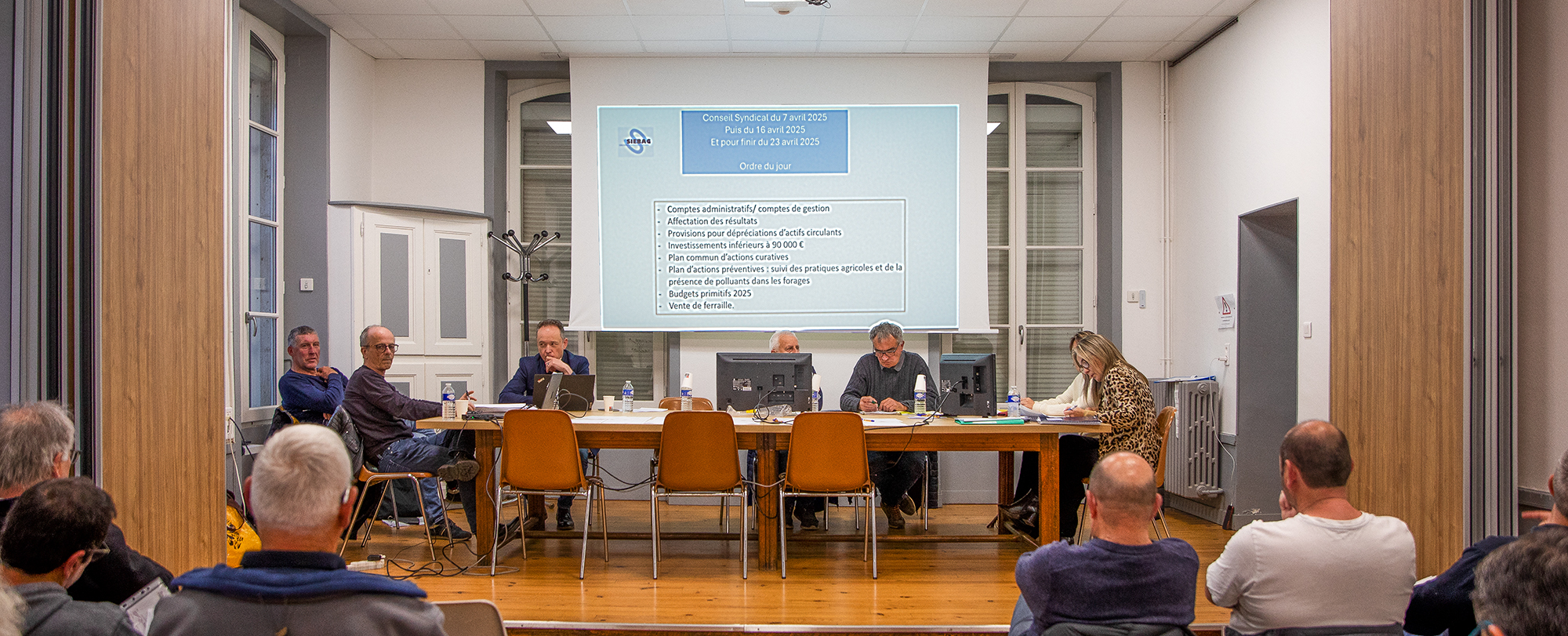 00 La salle de l'AG du SIEBAG 1bis 230425.jpg