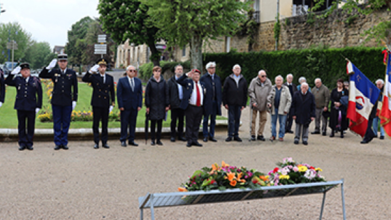 Hommage aux victimes et héros de la Déportation