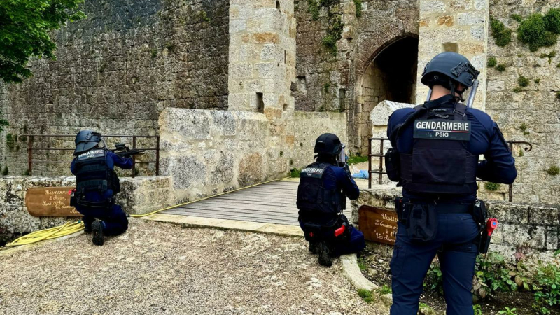 Entraînement de la  gendarmerie du Gers et des  sapeurs pompiers à Laressingle