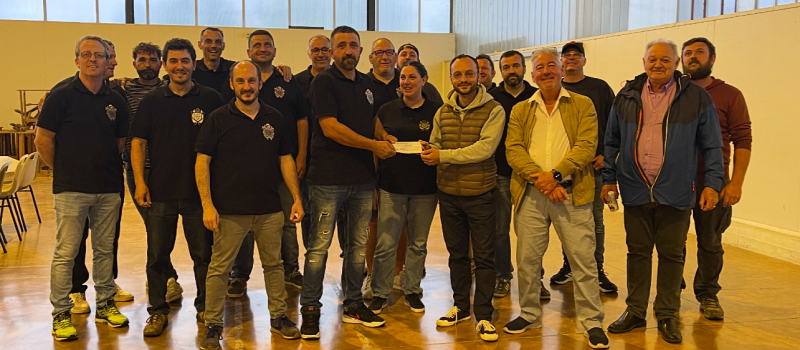 L'association Seissan Fêtes et Tradition offre un chèque de 1000€ à l'Amicale des pompiers