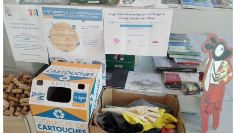 une collecte solidaire de déchets non recyclables à la médiathèque pour financer des ateliers sur l’environnement