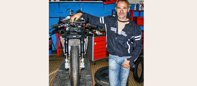 Circuit de Nogaro: Pleins phares (moto) sur David Muscat (disqualifié)