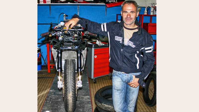 Circuit de Nogaro: Pleins phares (moto) sur David Muscat (disqualifié)