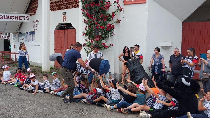 Les arènes de Vic vibrent déjà avec Pitchoun’s y Toros : un après-midi festif et taurin pour les enfants