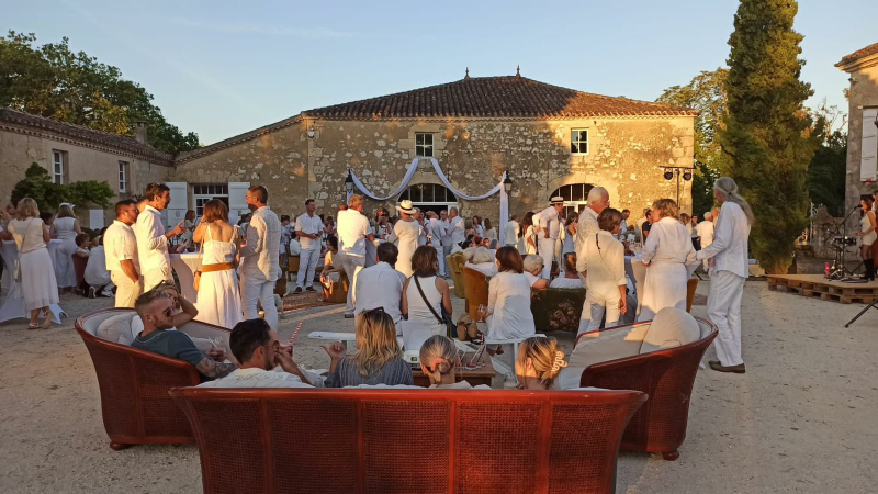 "Cocktail en blanc" au château Arton : une soirée d'exception avec le meilleur ouvrier de France Barman