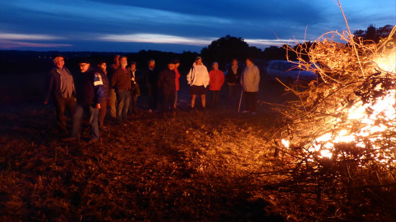 Venez allumer le feu du solstice avec les Amis du Patrimoine de Dému !