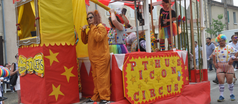 Pentecôtavic 2025 : retour photos sur le défilé burlesque et le concours de marinières du dimanche
