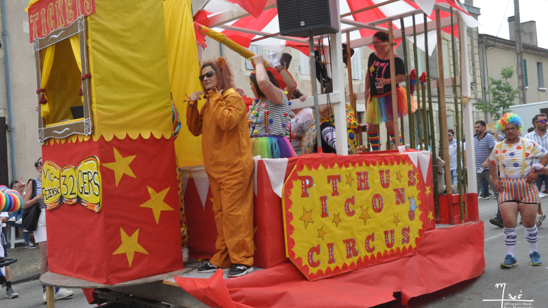 Pentecôtavic 2025 : retour photos sur le défilé burlesque et le concours de marinières du dimanche