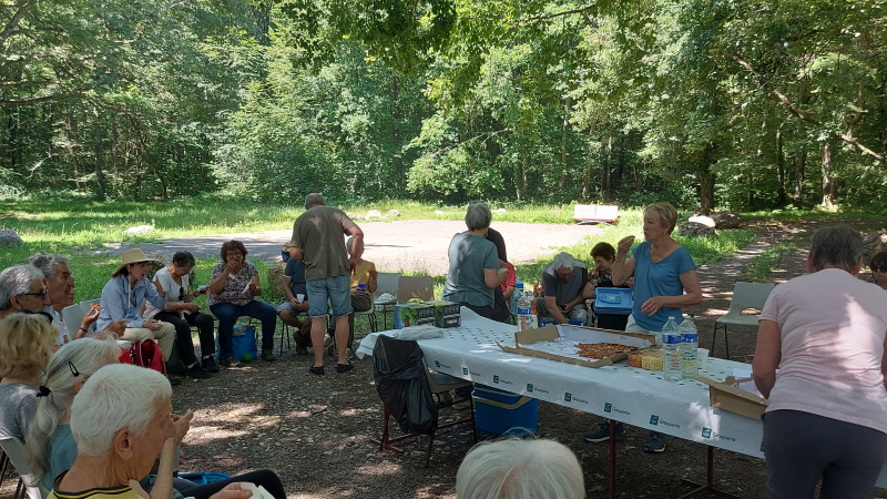 Gymnastique volontaire vicoise : marche et pique-nique au bois de Mazous pour clôturer l'année
