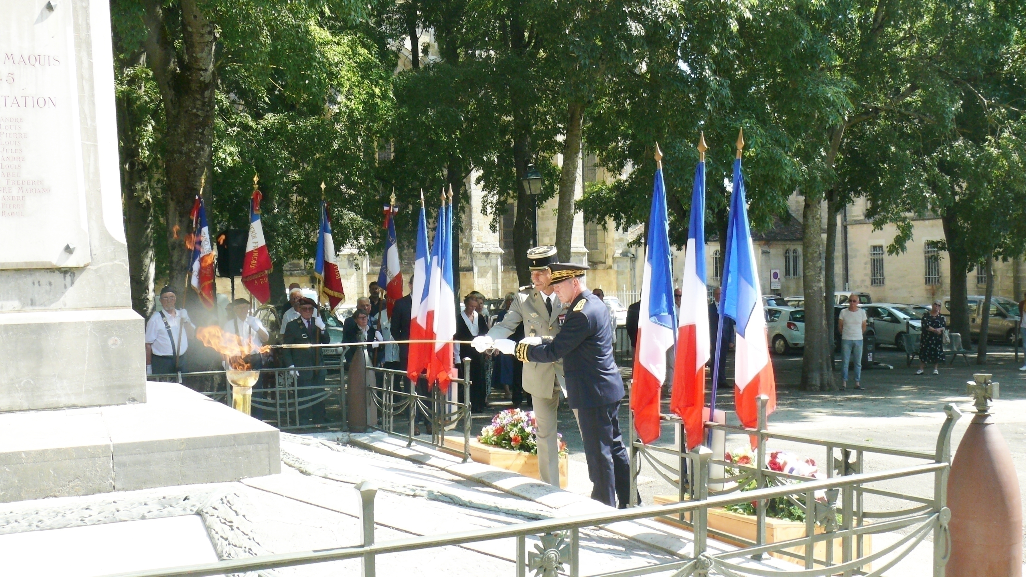 Ravivage de la flamme.