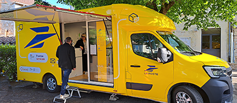 Le bureau de La Poste itinérant dans le Gers
