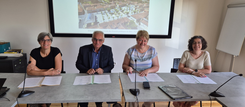 Signature de la charte de recouvrement pour l’EHPAD Val de Gers
