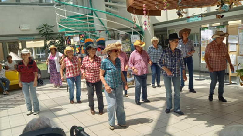 Un après-midi de danse country pour les résidents de l’EHPAD