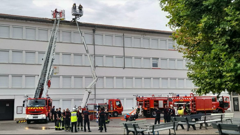 Fleurance, collège Hubert Reeves : feu de panneaux photovoltaïques