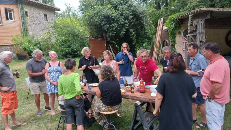 La fête des voisins 2025 au quartier du Mérix/St Pé : un sympathique  moment de partage