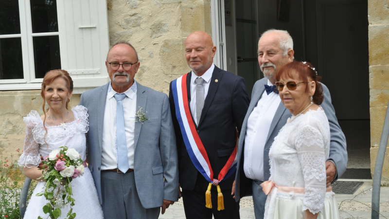 Deux couples célèbrent leurs 40 et 60 ans de mariage par un renouvellement de vœux émouvant