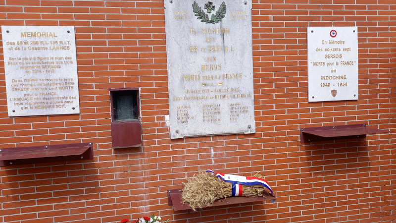 Un temps de mémoire à l'ancienne caserne Lannes